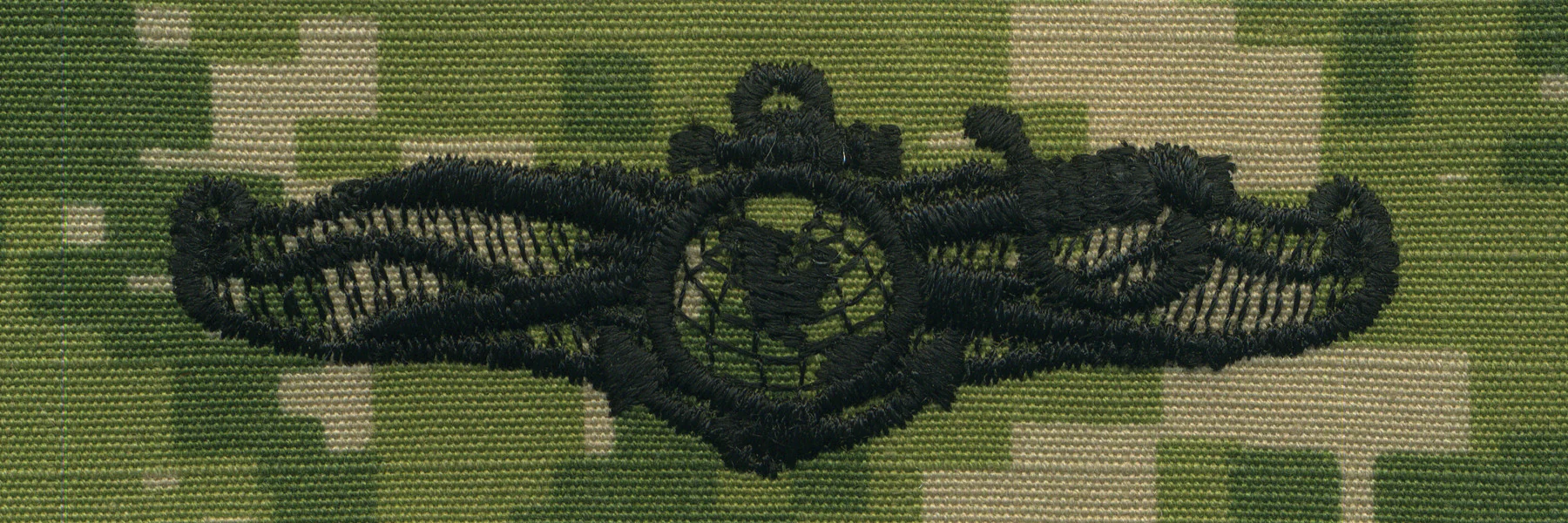 Navy Embroidered Badge: Information Dominance Warfare Officer - Woodland Digital